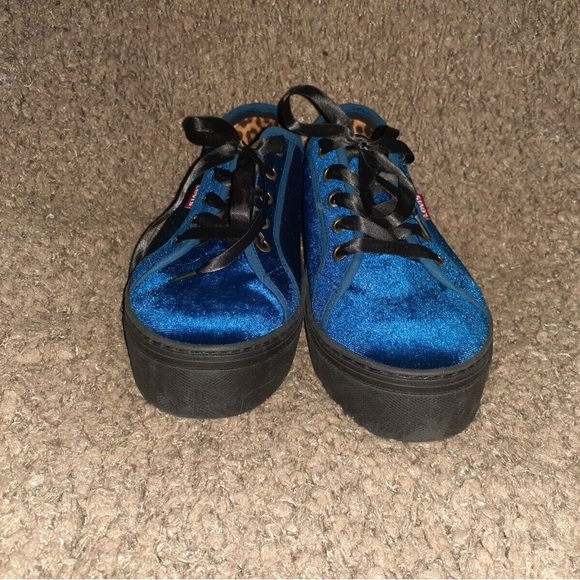 NWT — Blue Velvet Platform Sneakers — Levi’s - Picture 2 of 6